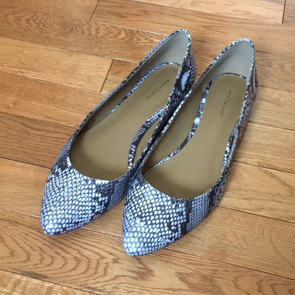❌SOLD ❌ Snakeskin Print Flats